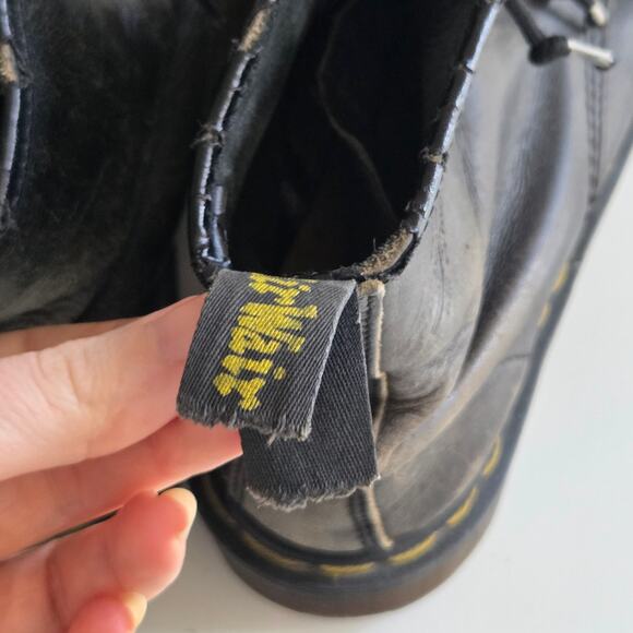 Vintage Dr. Martens 1460 Boots – Made in England – UK 5 / US Women’s 7 - Picture 4 of 4